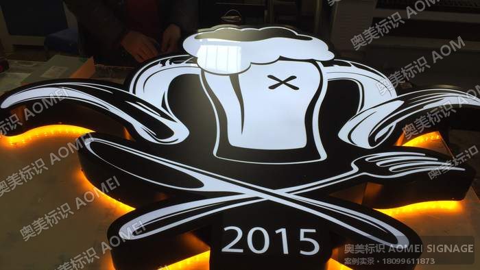 精酿啤酒主题灯箱实景，奥美标识制作安装